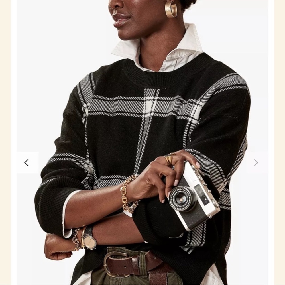 Banana Republic Black and White Plaid Crewneck Sweater